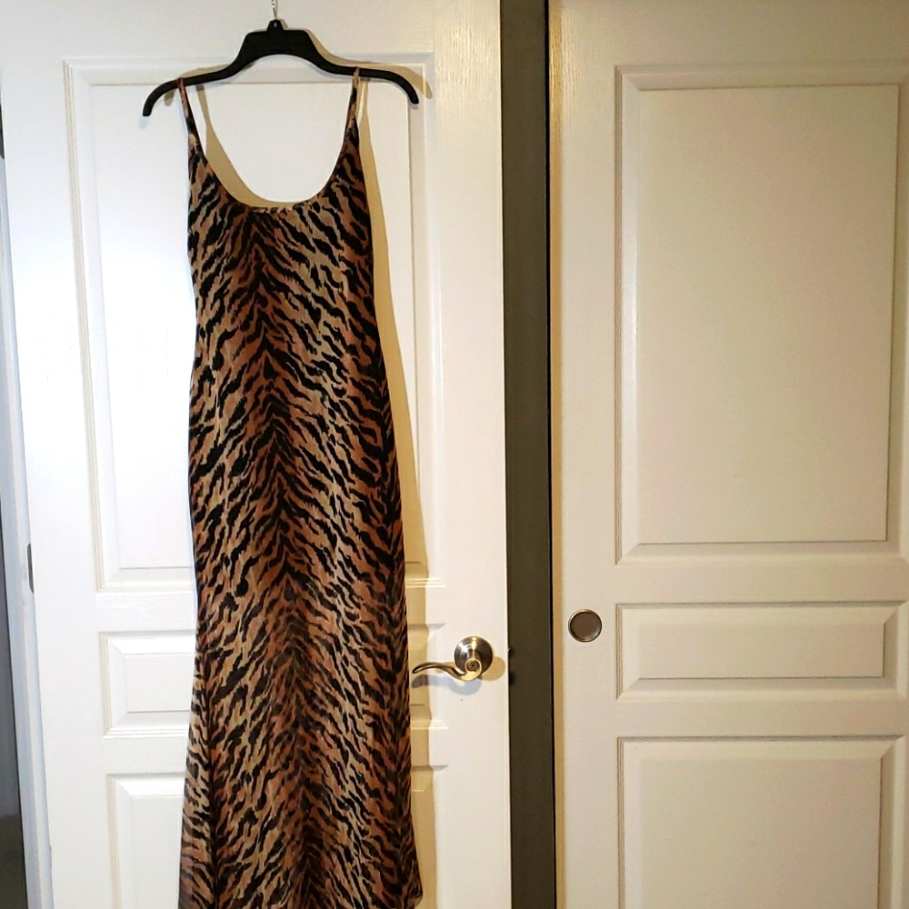 Sleeveless maxi dress